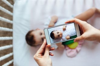 Ce pericole pot să apară când publicăm fotografiile copiilor pe net - revistamargot.ro