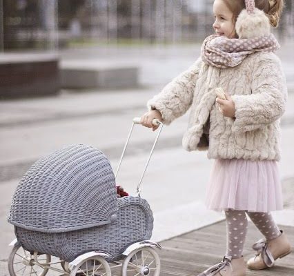 Cum plimbăm bebelușul în timpul iernii, sursa foto: Pinterest - revistamargot.ro