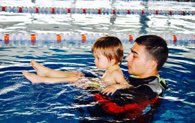 Interviu cu instructorul de înot Vlad A. Prioteasa - Teama de apă - RevistaMargot.ro