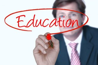 Indicele studenților români care studiază în străinătate este în creștere - RevistaMargot.ro