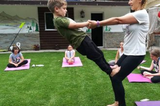Happy Little Yogi - Beneficiile practicii yoga, pentru copii - RevistaMargot.ro