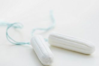 Scoția, prima țară din lume care va oferi gratis elevilor produse de igienă feminină - RevistaMargot.ro