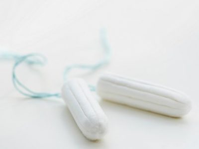 Scoția, prima țară din lume care va oferi gratis elevilor produse de igienă feminină - RevistaMargot.ro