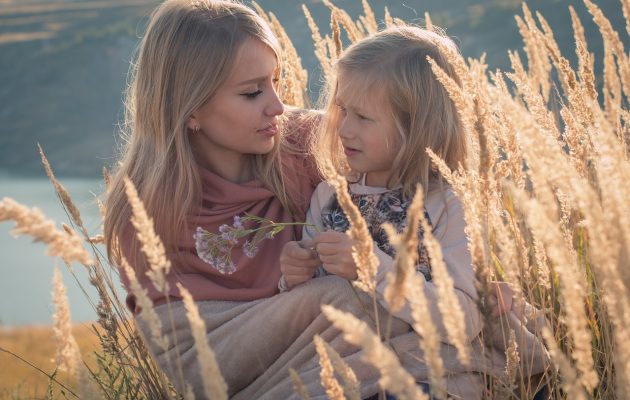 Studiu: Să fii mamă echivalează cu un job de 98 de ore pe săptămână - RevistaMargot.ro