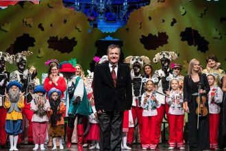 Premiera operei ,,Motanul încălțat” la OCC, primită cu multă bucurie și ropote de aplauze - RevistaMargot.ro