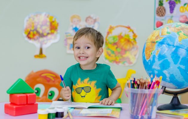 Dezvoltarea limbajului poate fi stimulată cu eficacitate prin joc și abilități sociale - RevistaMargot.ro