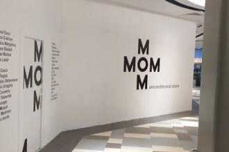 pop-up store caritabil M.O.M.